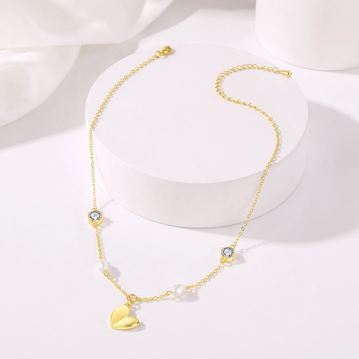 Material detail of a 925 sterling silver pearl heart pendant necklace. - Zhefan Jewelry