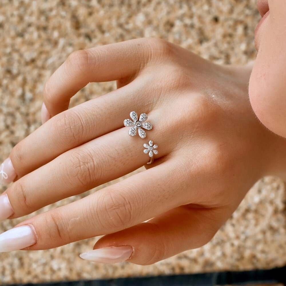 Daisy Flower Adjustable Ring - Elegant Floral Design in 925 Silver 3