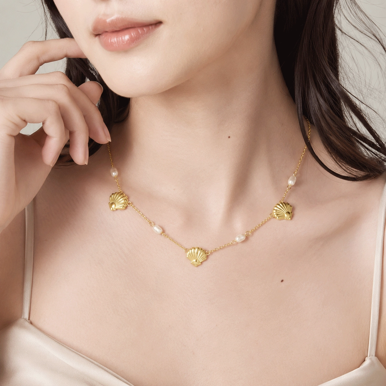 gold-vermeil-pearl-necklace-manufacturer-model - Zhefan Jewelry Model wearing a gold tone pearl and shell necklace for B2B jewelry collection presentation - Zhefan Jewelry
