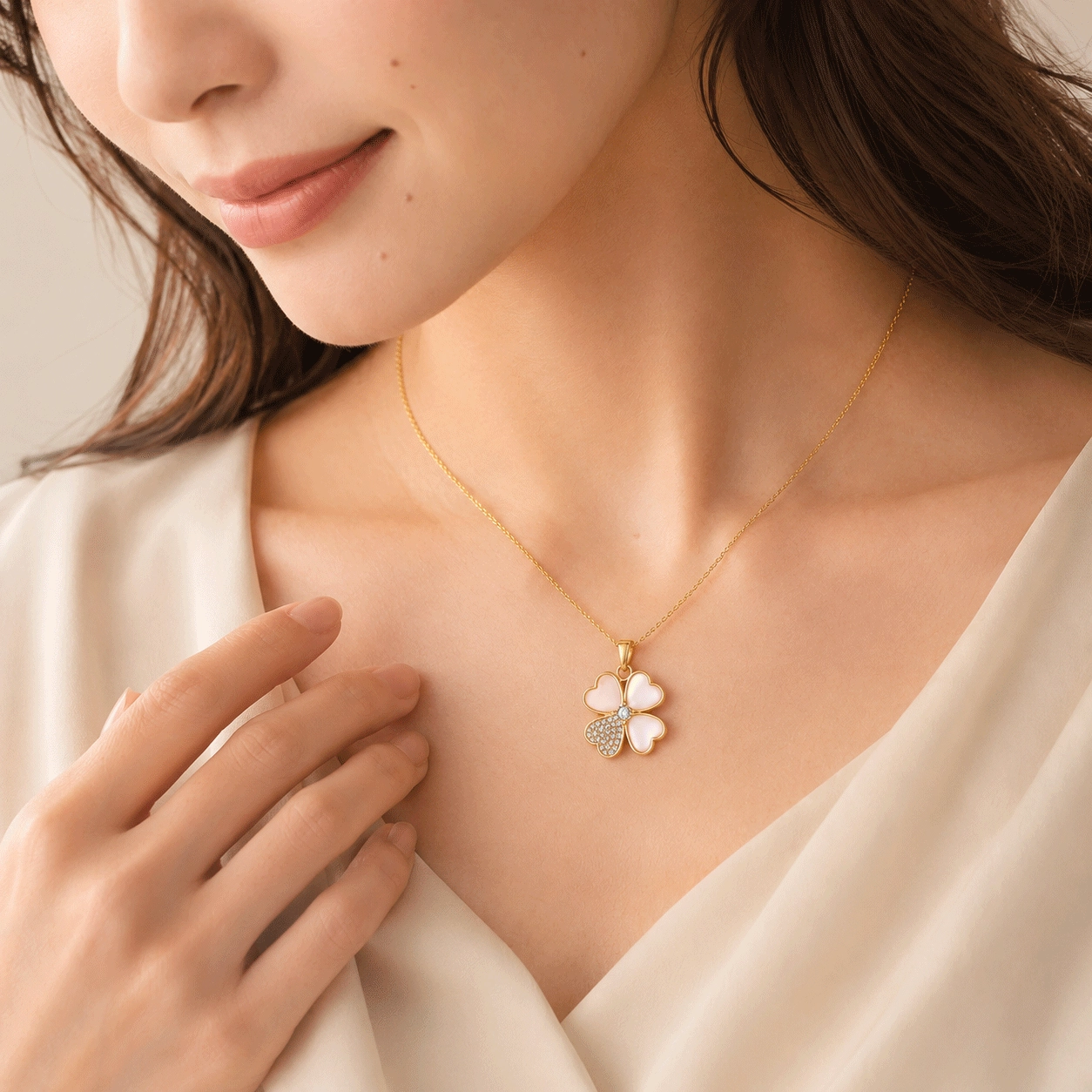 private-label-clover-necklace-manufacturer-model-display - Zhefan Jewelry