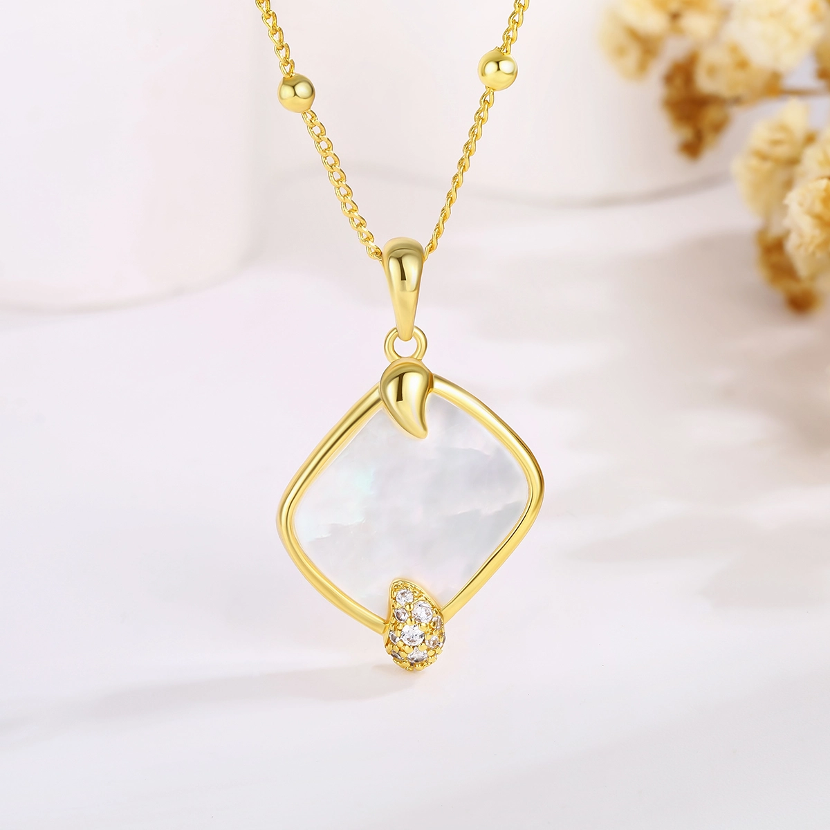 rhombus mother of pearl necklace